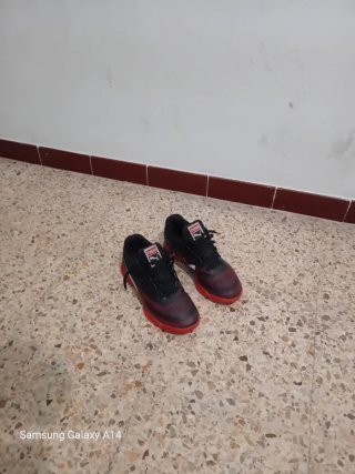 Zapatillas Puma Negras y Rojas
