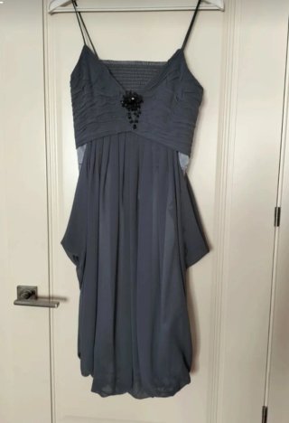 Vestido fiesta gris Veneno en la piel