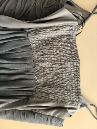 Vestido fiesta gris Veneno en la piel