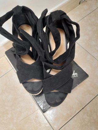 Sandalias cuña negras
