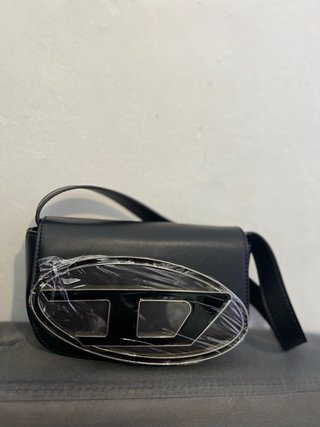 Bolso Diesel Negro con Logo Ovalado
