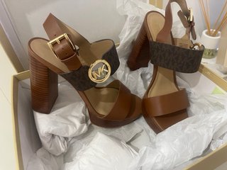 Sandalias Michael Kors Tacón Marrón y Dorado