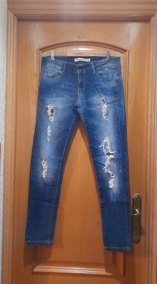 Pantalón vaquero rotos talla 40