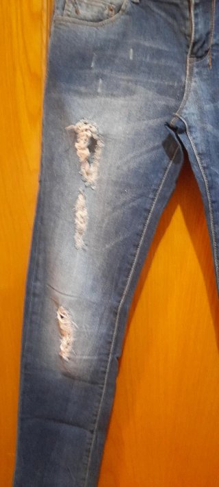 Pantalón vaquero rotos talla 40