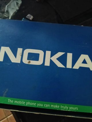 Lote 2 Nokia 6131 + 2 Cajas 3310-6131 vacías