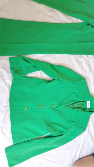 Traje de mujer verde