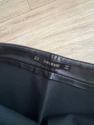 Falda Zara efecto piel negra