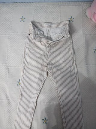 2 Pantalones pitillo rayas beige y negro