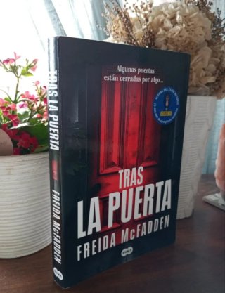 Lote/ Pack 2 libros La Asistenta Freida McFadden