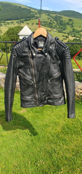 Conjunto Moto Cuero Mujer Casco Botas y Guantes