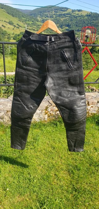Conjunto Moto Cuero Mujer Casco Botas y Guantes