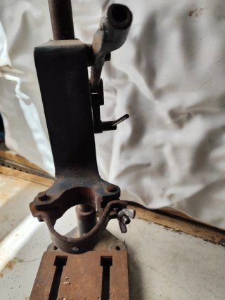 Banco de taladro de pie. venta en mano