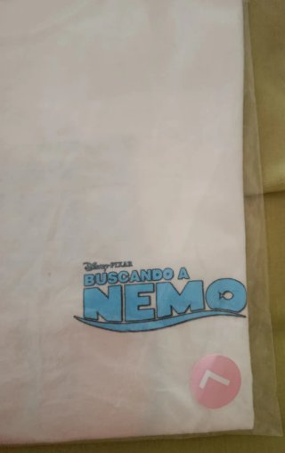 Camiseta Disney Pixar Buscando a Nemo