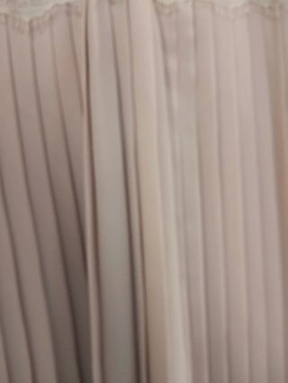Vestido Zara bordado y plisado beige Usado una vez