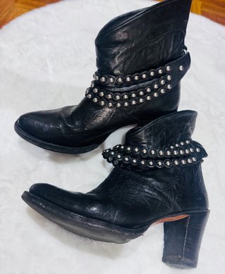 Botines Kasabdra Negros con Tachuelas