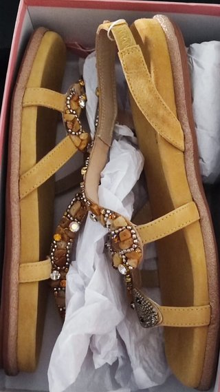 Sandalias Alma en Pena Doradas Pedrería