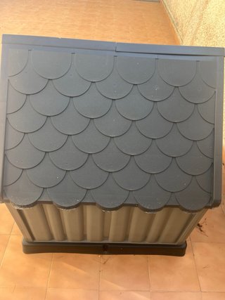 Caseta Perro Plástico Gris y Negro