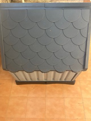 Caseta Perro Plástico Gris y Negro