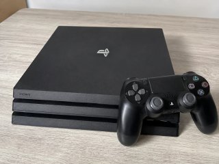 PS4 Pro 1TB + 1 Mando Original.