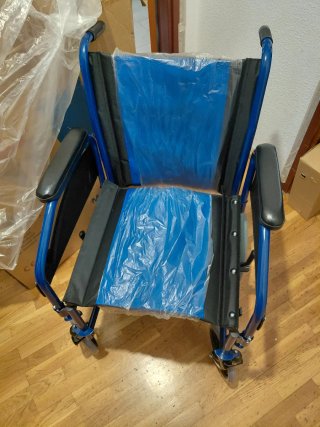 Silla  de ruedas  nueva  sin estrenar