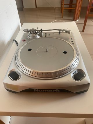 Tocadiscos Numark TT1650 Plata