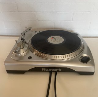 Tocadiscos Numark TT1650 Plata