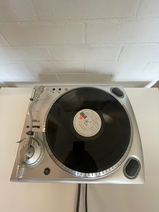 Tocadiscos Numark TT1650 Plata