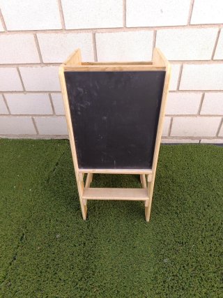 Torre aprendizaje Montessori con pizarra