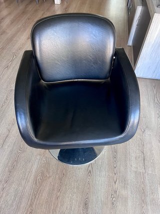 Sillón de peluquería negro
