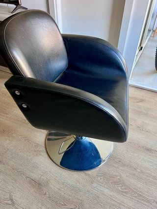 Sillón de peluquería negro