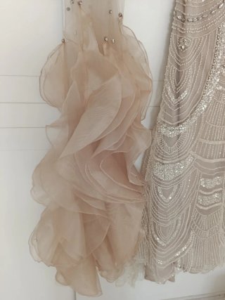 Vestido de fiesta pedrería y volantes