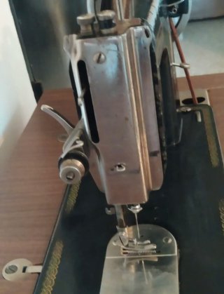 Máquina de coser Werthem vintage