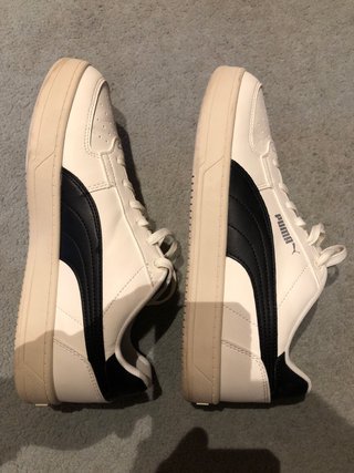 Deportivas Puma Blancas y Negras . COMO NUEVAS!!