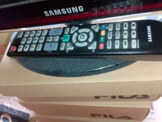 TV Samsung 19"con mando y TDT Integrado.