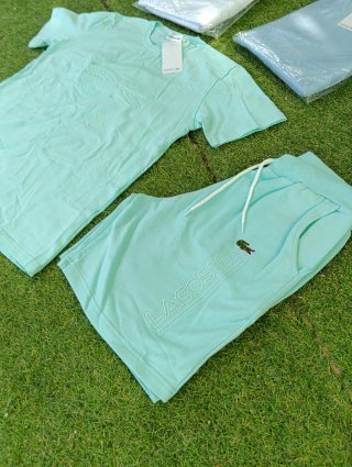 Camiseta y pantalón Lacoste