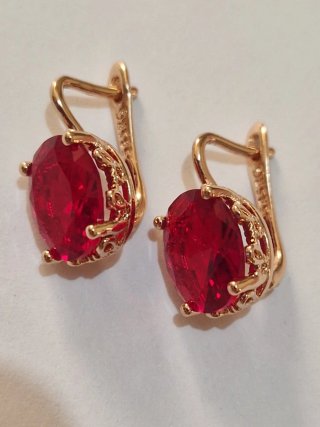 Orecchini  in oro 14 k e granato