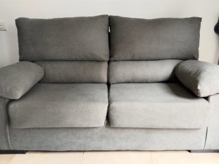 Sofá de tela gris