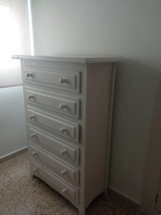 Cómoda de madera blanca con 6 cajones