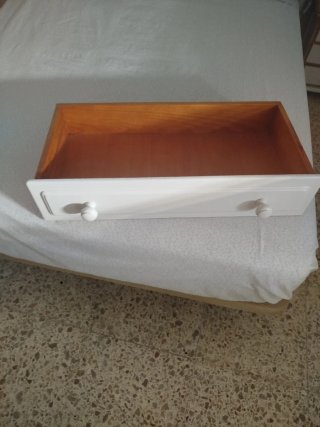 Cómoda de madera blanca con 6 cajones
