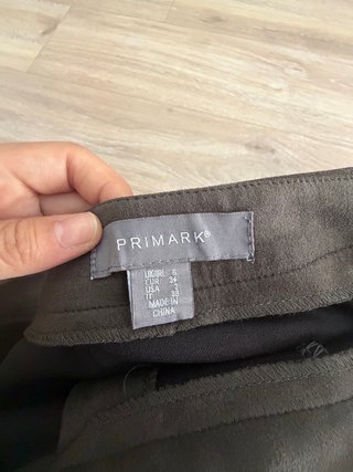 Falda negra botones Primark
