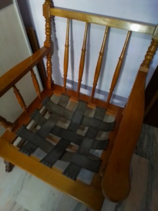 Butaca madera y cuero negro