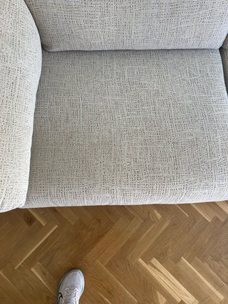 Sofá beige 2 plazas 2m x 1m