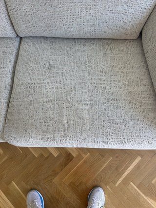 Sofá beige 2 plazas 2m x 1m