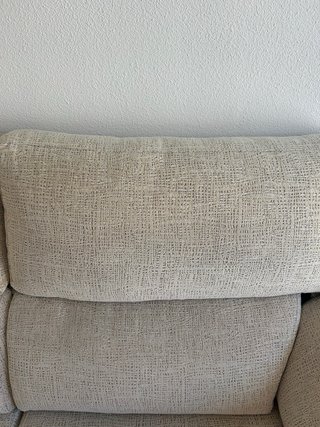 Sofá beige 2 plazas 2m x 1m