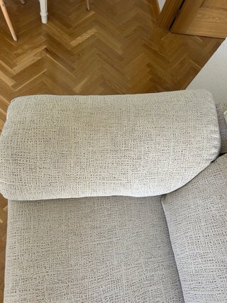 Sofá beige 2 plazas 2m x 1m