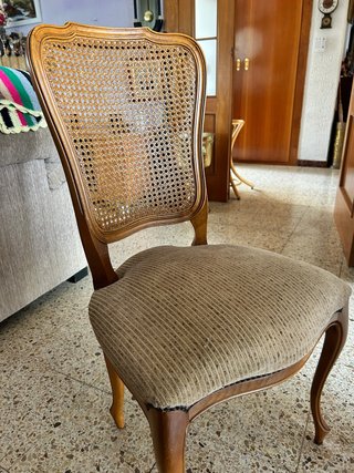 Sillas antiguas de comedor de madera y rejilla