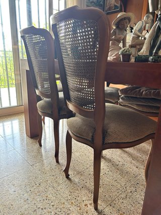 Sillas antiguas de comedor de madera y rejilla