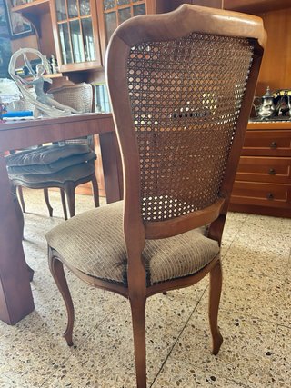 Sillas antiguas de comedor de madera y rejilla
