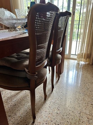 Sillas antiguas de comedor de madera y rejilla