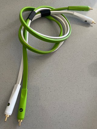 Cables RCA Verdes y Blancos